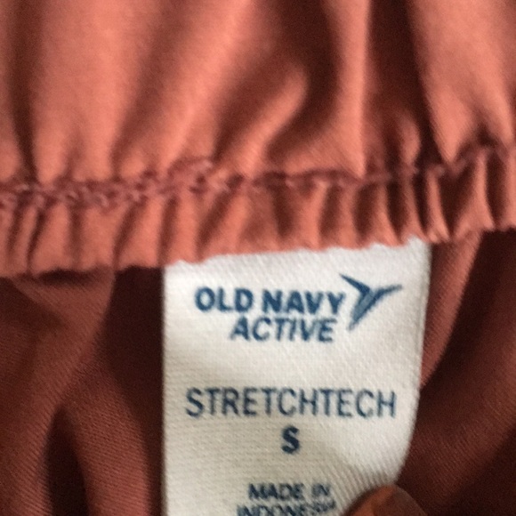 Old navy active wear - Picture 2 of 4